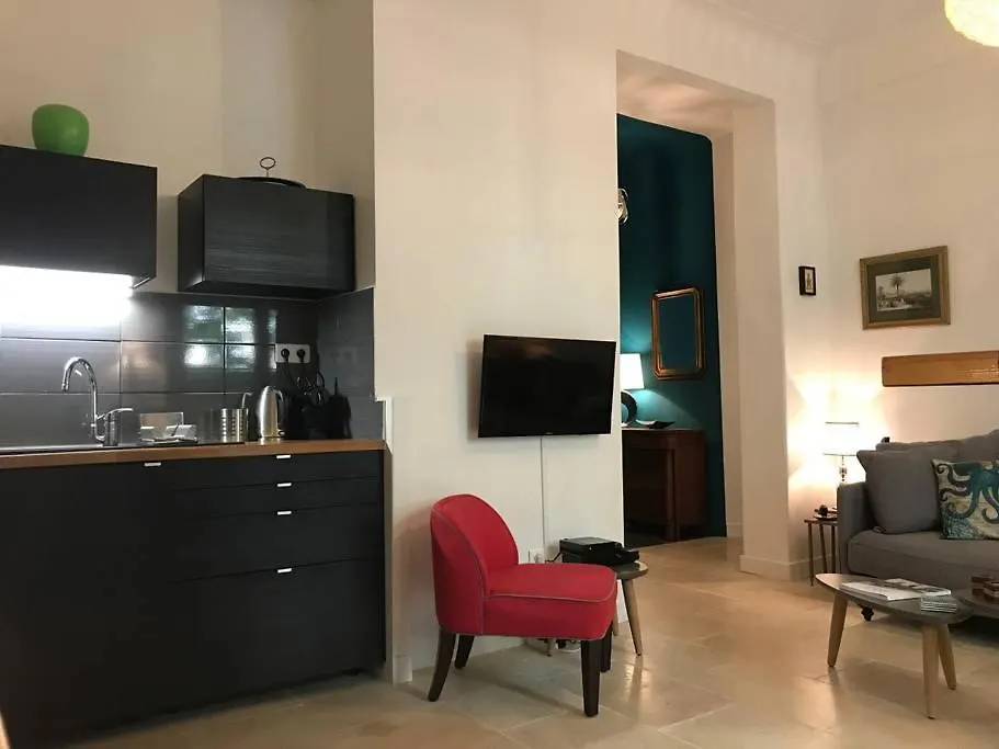 Homelivia, Luxueux Appartement Avec Jardin Prive Nice 0*,